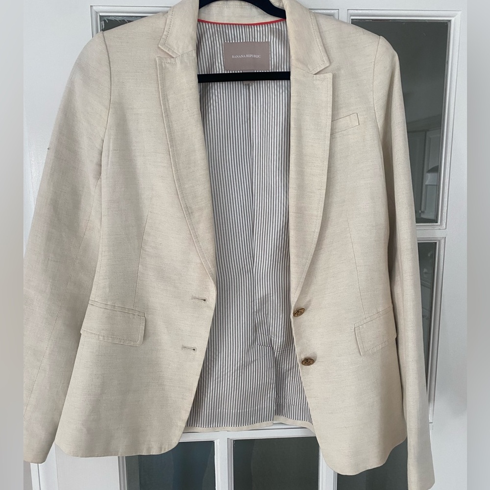 Banana Republic Ivory Linen Blazer with gold buttons